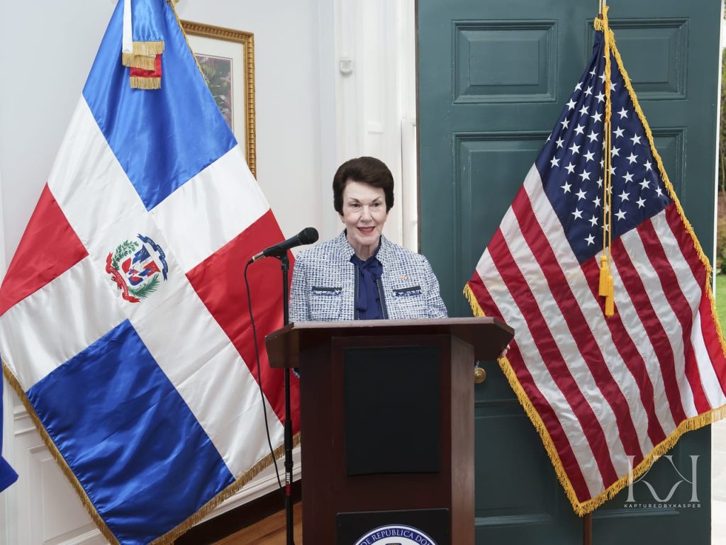 Sonia Guzmán, embajadora dominicana en EEUU dando su discurso.