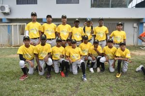 Conjunto Barrio Duarte que se proclamó campeón de la categoría 12-13 años del XIII Torneo de Béisbol RBI Fundación Rica 2024.